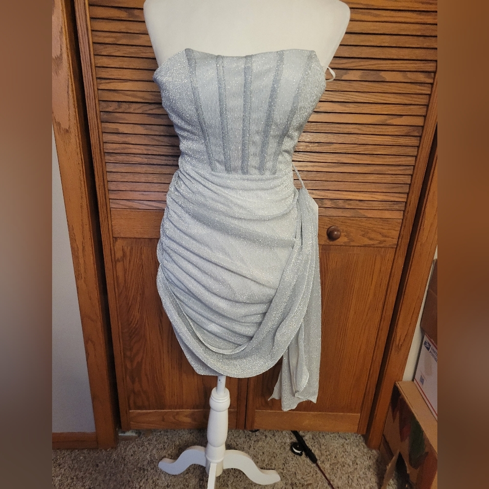NEW Womans Elegant Glitter Silver Strapless Dress Corset Back Size 0